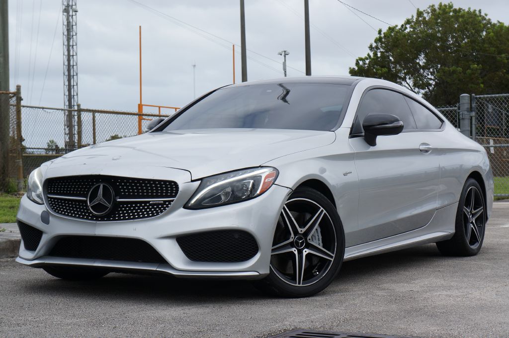 Photo 2 of this MERCEDES-BENZ C-CLASS AMG C43