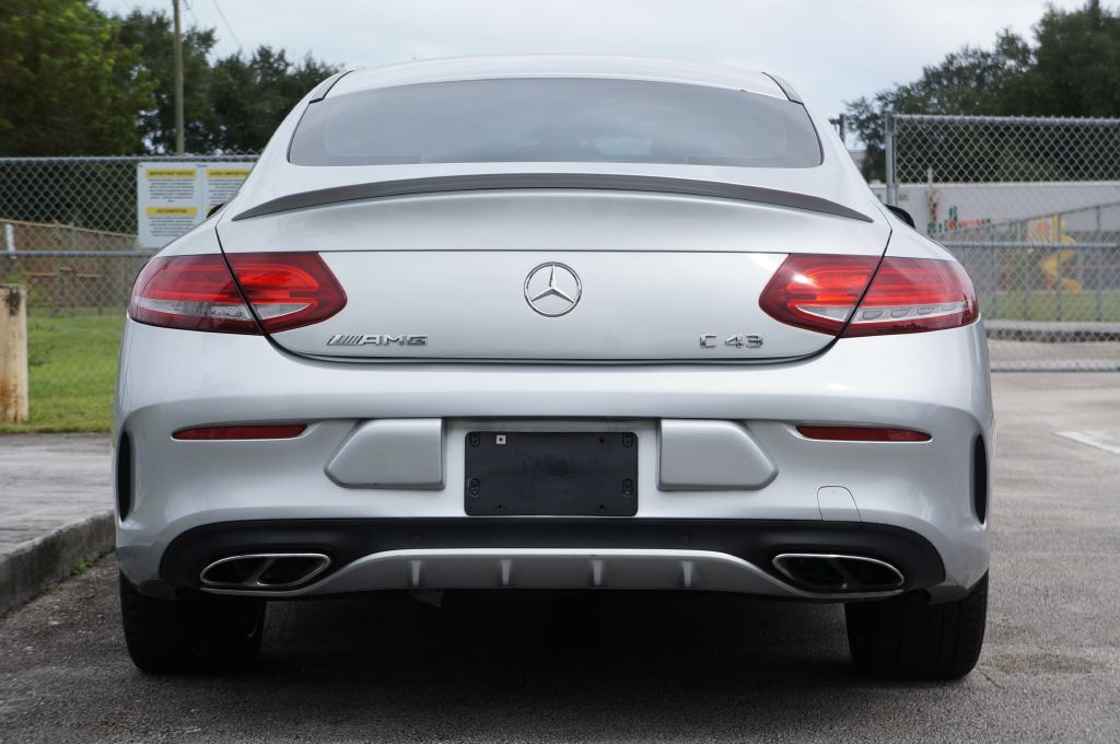 Photo 9 of this MERCEDES-BENZ C-CLASS AMG C43