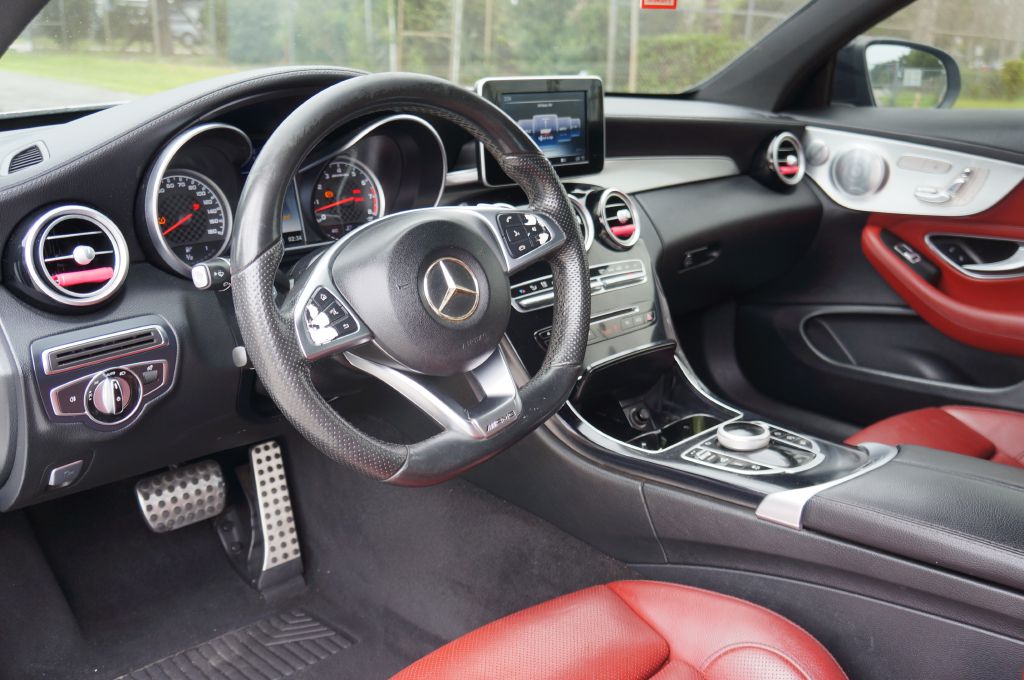 Photo 21 of this MERCEDES-BENZ C-CLASS AMG C43