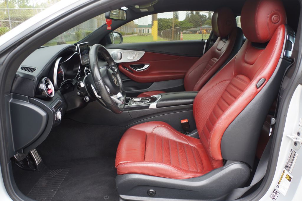Photo 22 of this MERCEDES-BENZ C-CLASS AMG C43