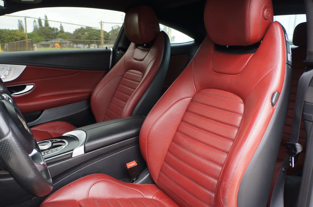 Photo 23 of this MERCEDES-BENZ C-CLASS AMG C43
