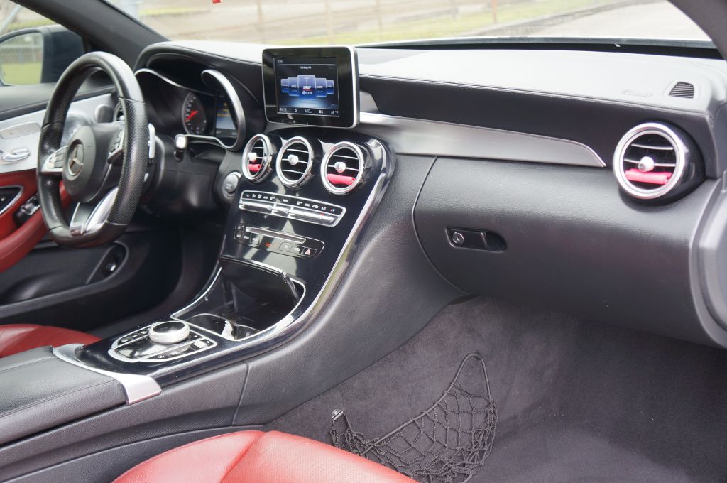Photo 27 of this MERCEDES-BENZ C-CLASS AMG C43