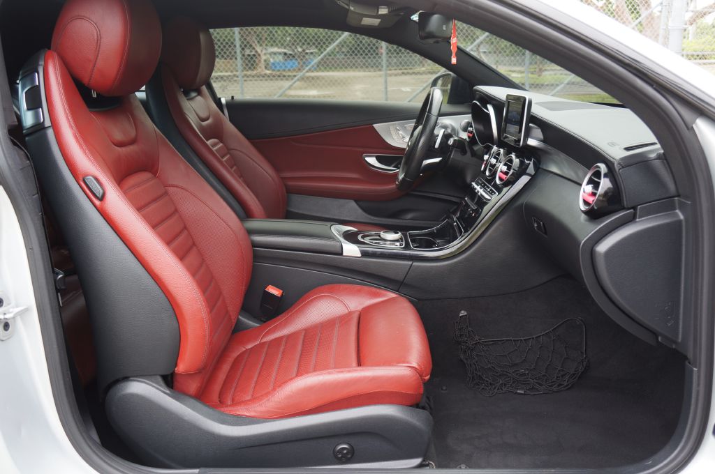 Photo 28 of this MERCEDES-BENZ C-CLASS AMG C43
