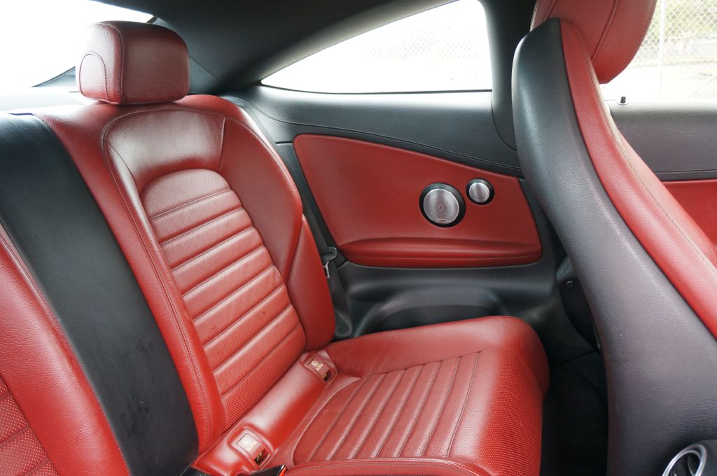 Photo 30 of this MERCEDES-BENZ C-CLASS AMG C43