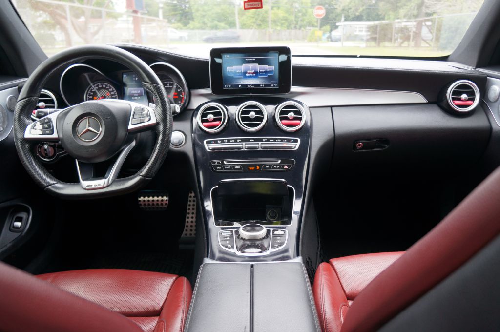 Photo 32 of this MERCEDES-BENZ C-CLASS AMG C43