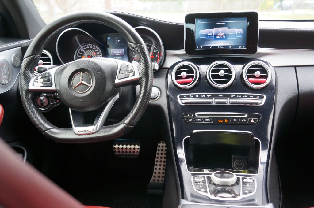 Photo 33 of this MERCEDES-BENZ C-CLASS AMG C43