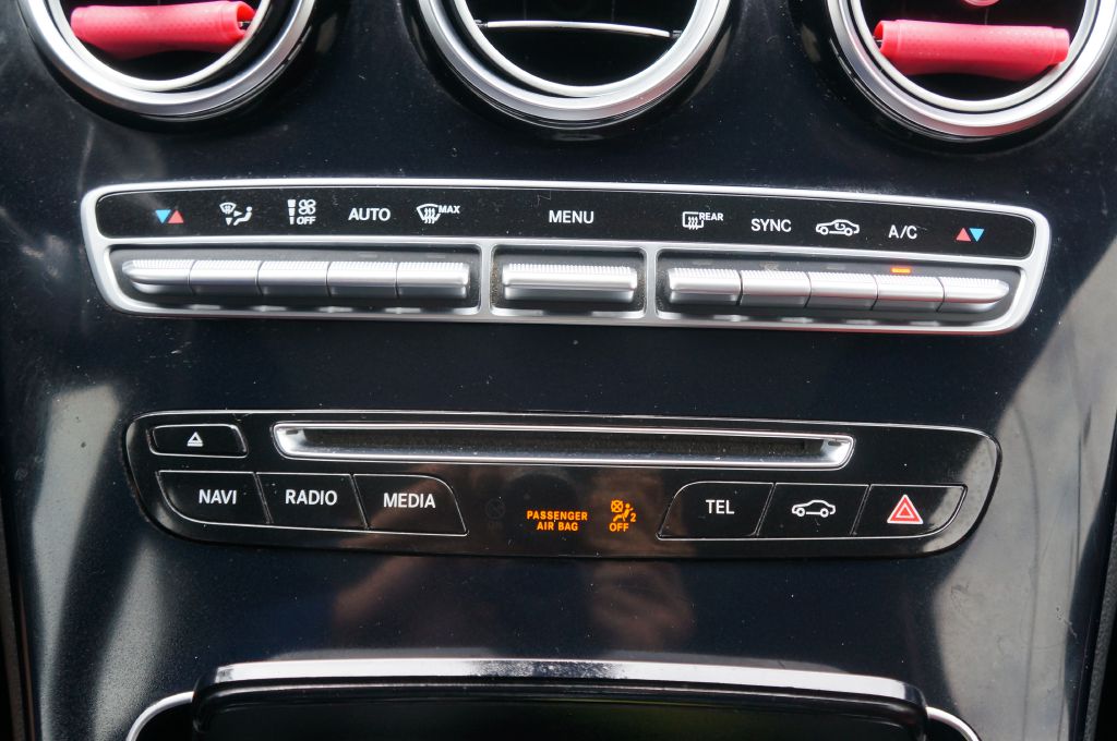 Photo 38 of this MERCEDES-BENZ C-CLASS AMG C43