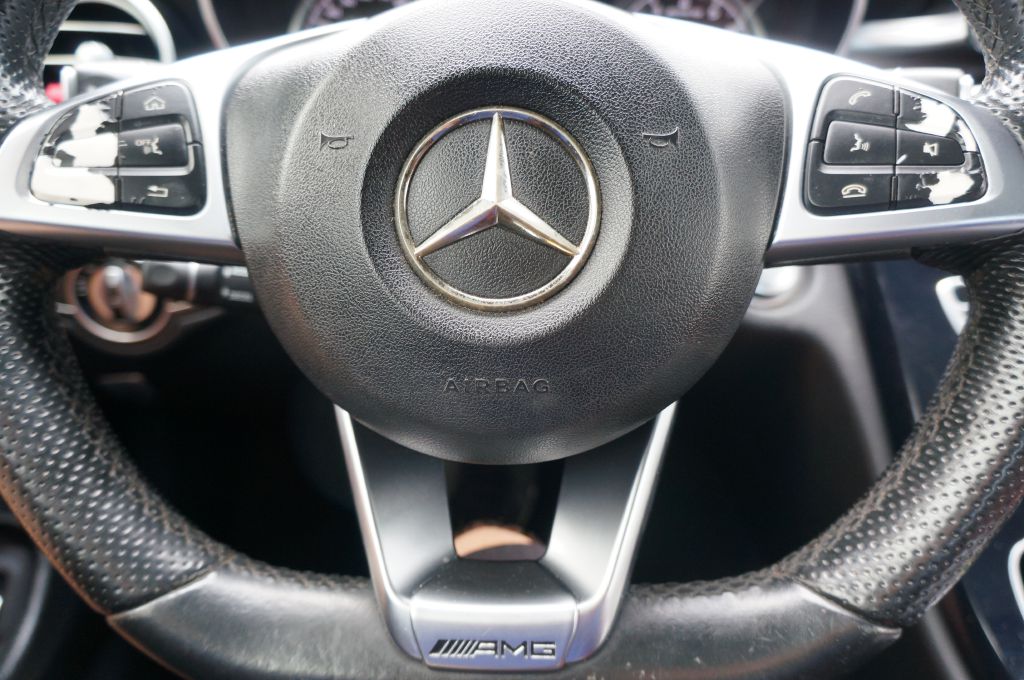 Photo 41 of this MERCEDES-BENZ C-CLASS AMG C43
