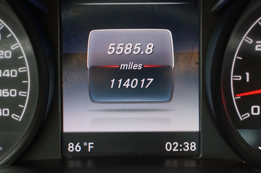 Photo 42 of this MERCEDES-BENZ C-CLASS AMG C43