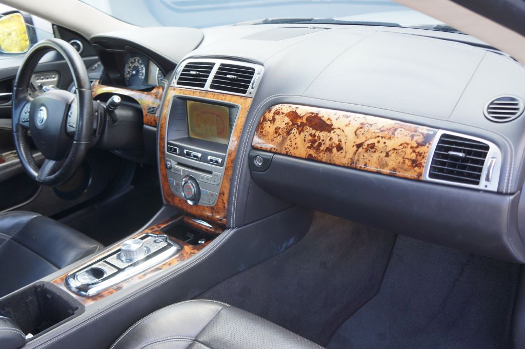 Photo 38 of this JAGUAR XK CV