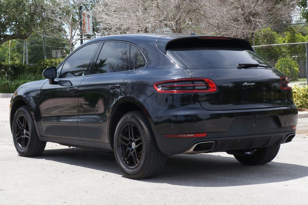 Photo 8 of this PORSCHE MACAN