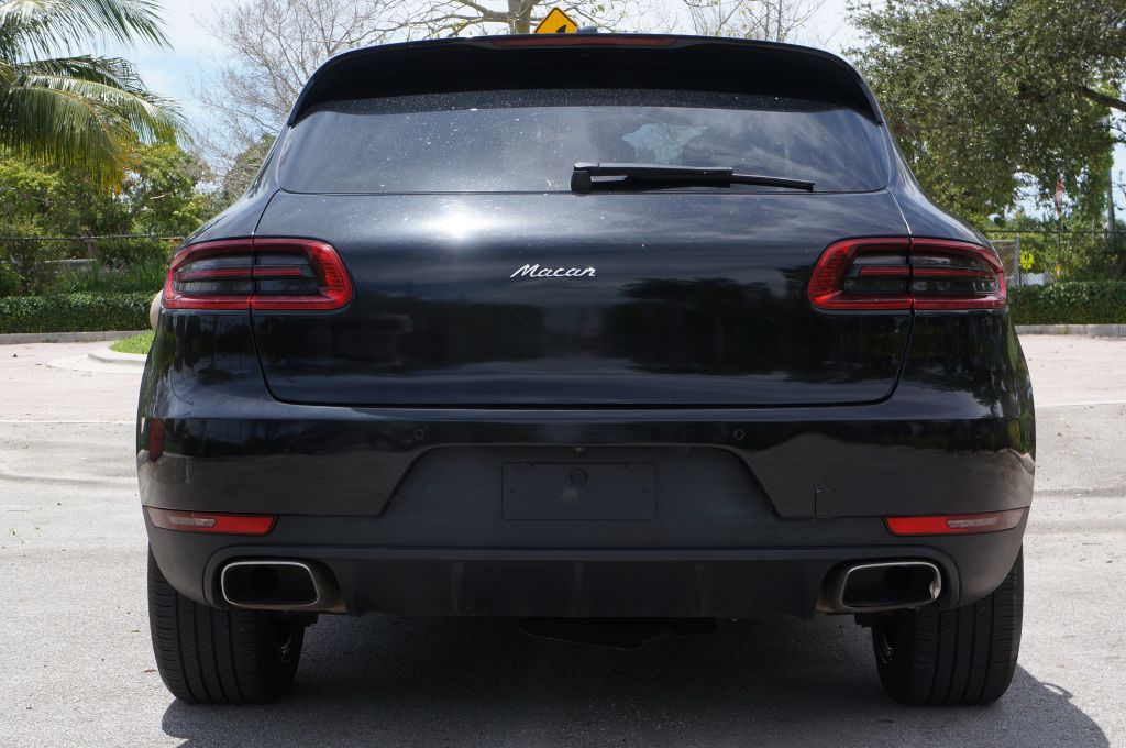 Photo 9 of this PORSCHE MACAN