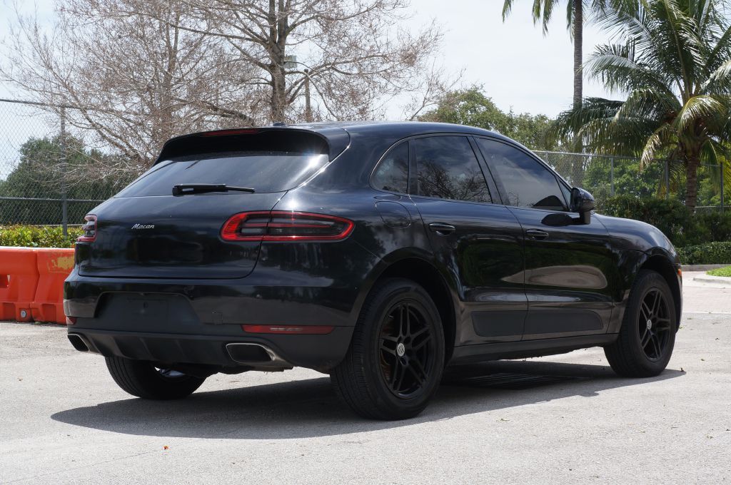Photo 10 of this PORSCHE MACAN