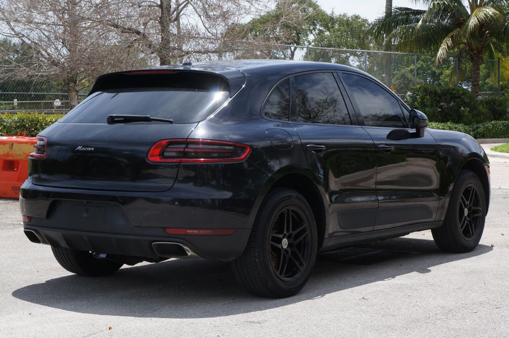 Photo 11 of this PORSCHE MACAN