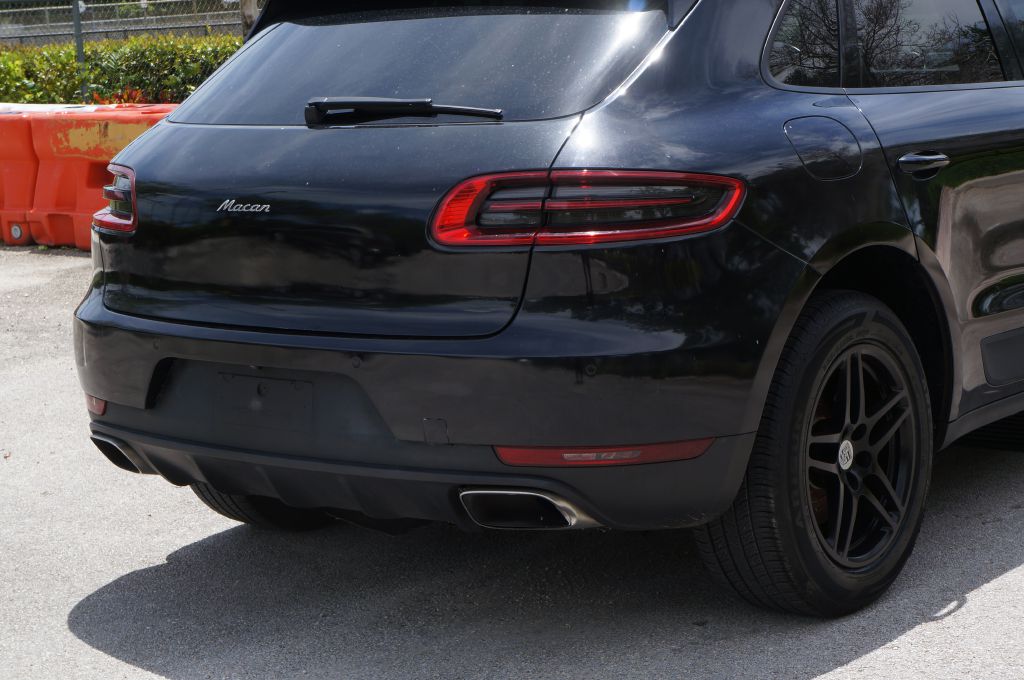 Photo 14 of this PORSCHE MACAN