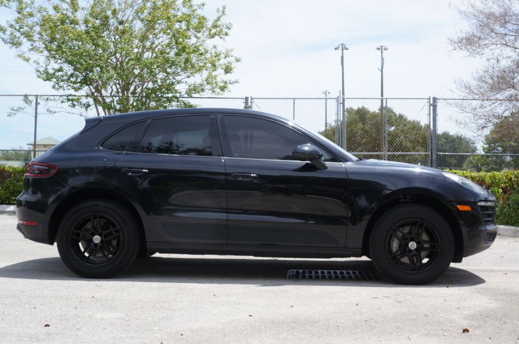 Photo 12 of this PORSCHE MACAN