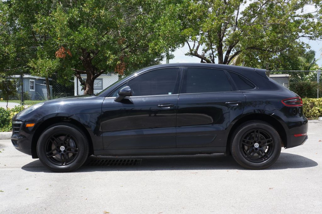 Photo 6 of this PORSCHE MACAN