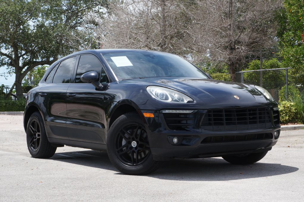 Photo 4 of this PORSCHE MACAN