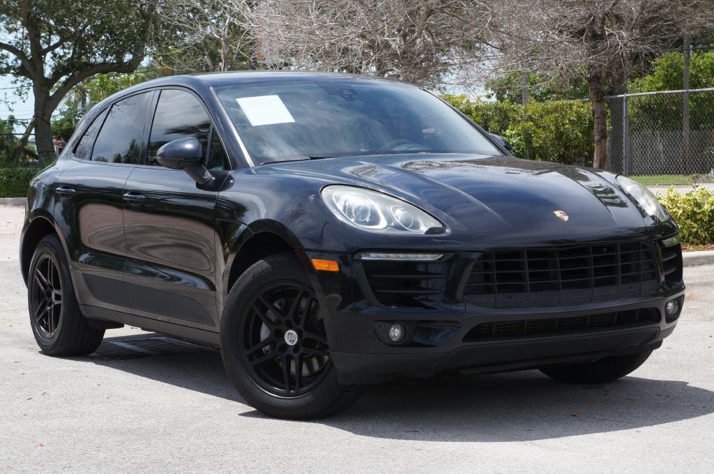 Photo 5 of this PORSCHE MACAN