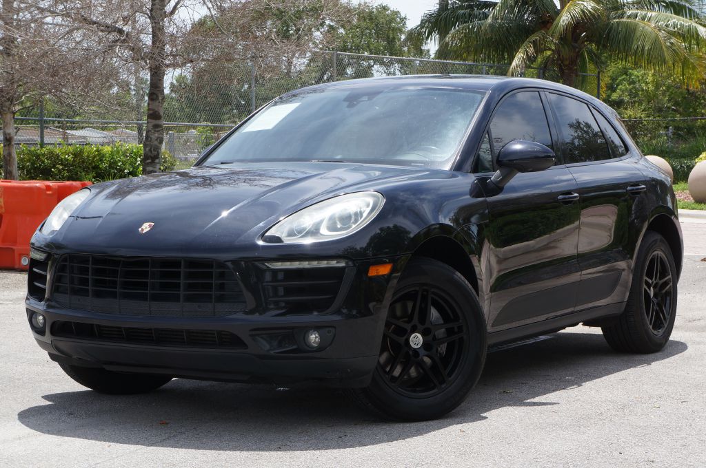Photo 2 of this PORSCHE MACAN
