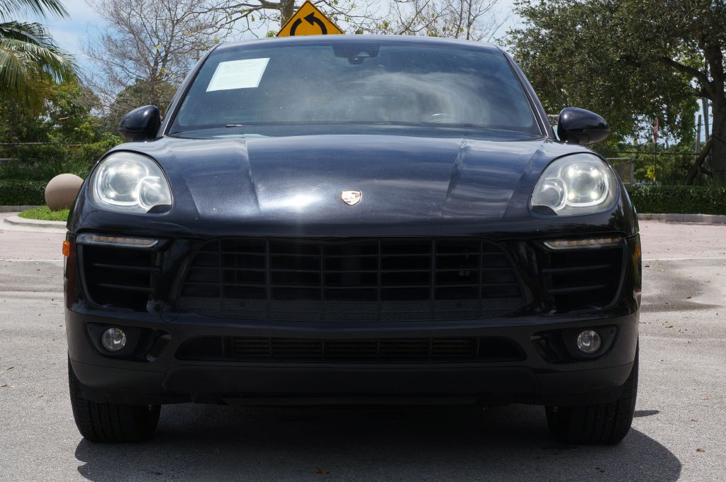 Photo 3 of this PORSCHE MACAN