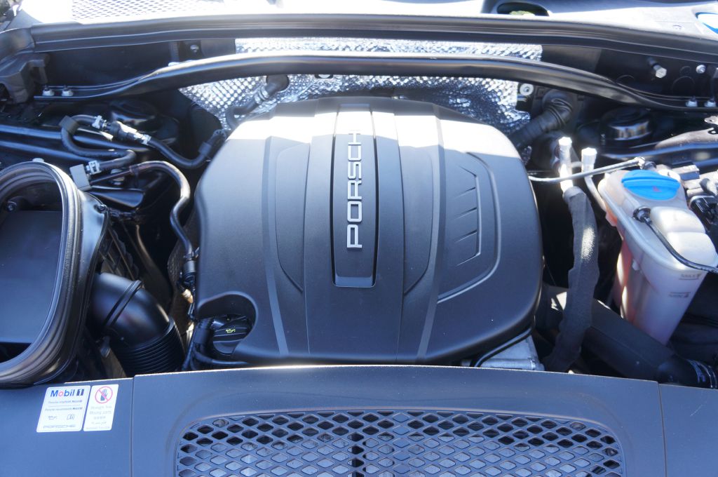Photo 18 of this PORSCHE MACAN