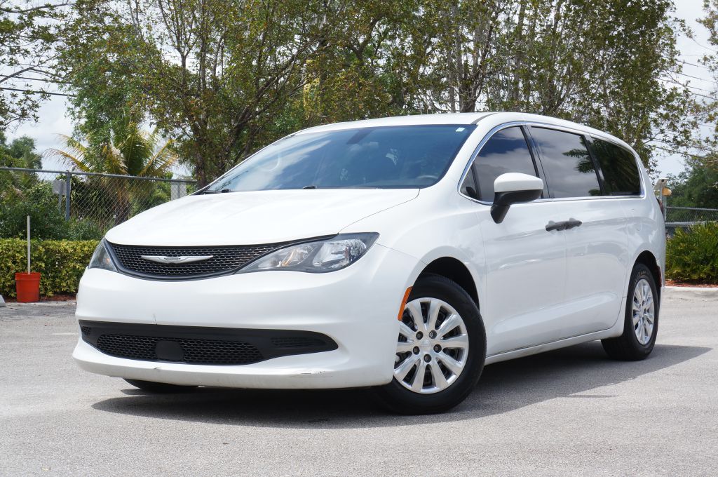 2021 CHRYSLER VOYAGER L