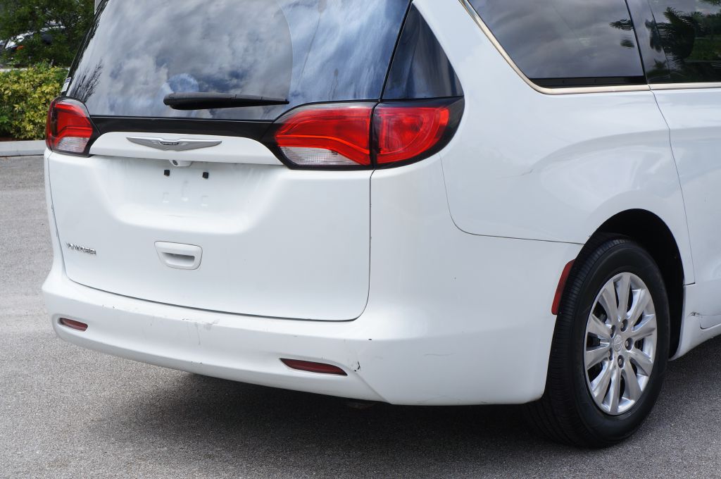 Photo 18 of this CHRYSLER VOYAGER L