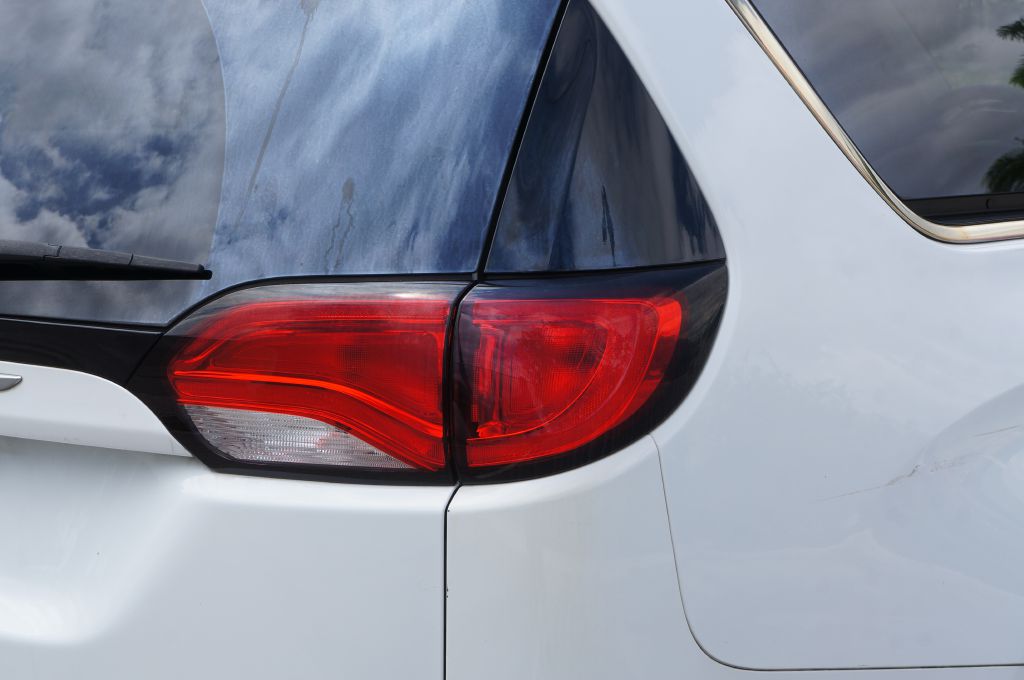 Photo 21 of this CHRYSLER VOYAGER L