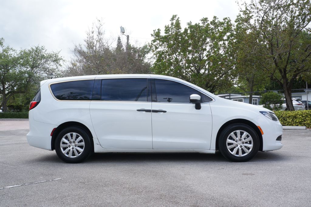 Photo 15 of this CHRYSLER VOYAGER L
