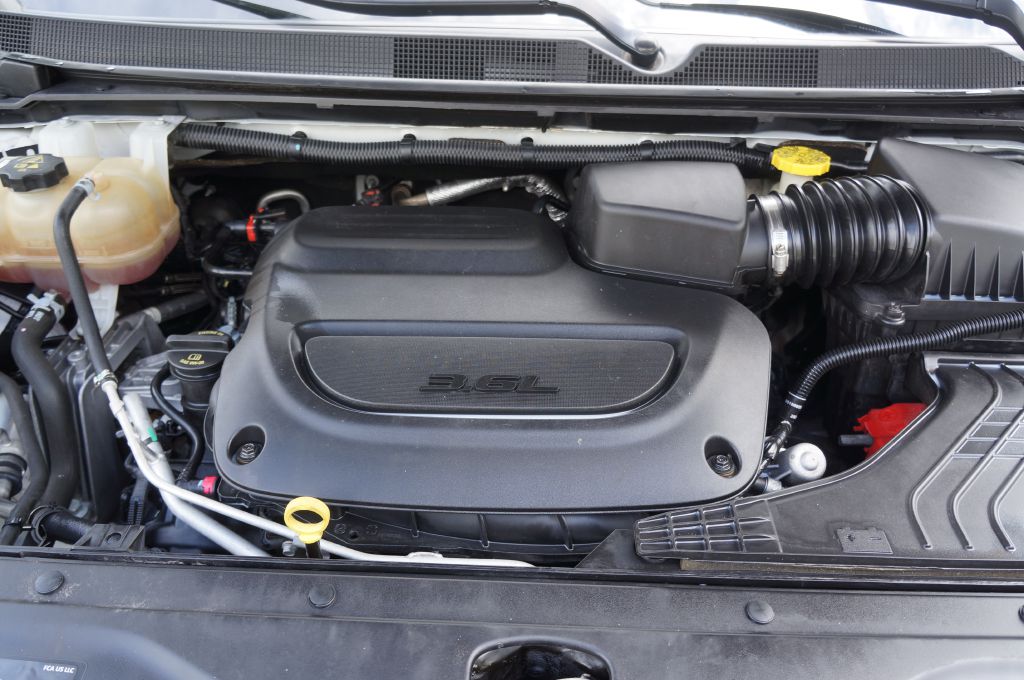 Photo 23 of this CHRYSLER VOYAGER L