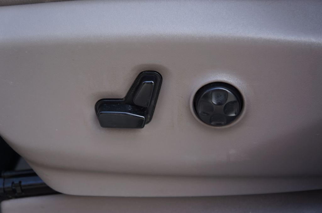 Photo 29 of this CHRYSLER VOYAGER L