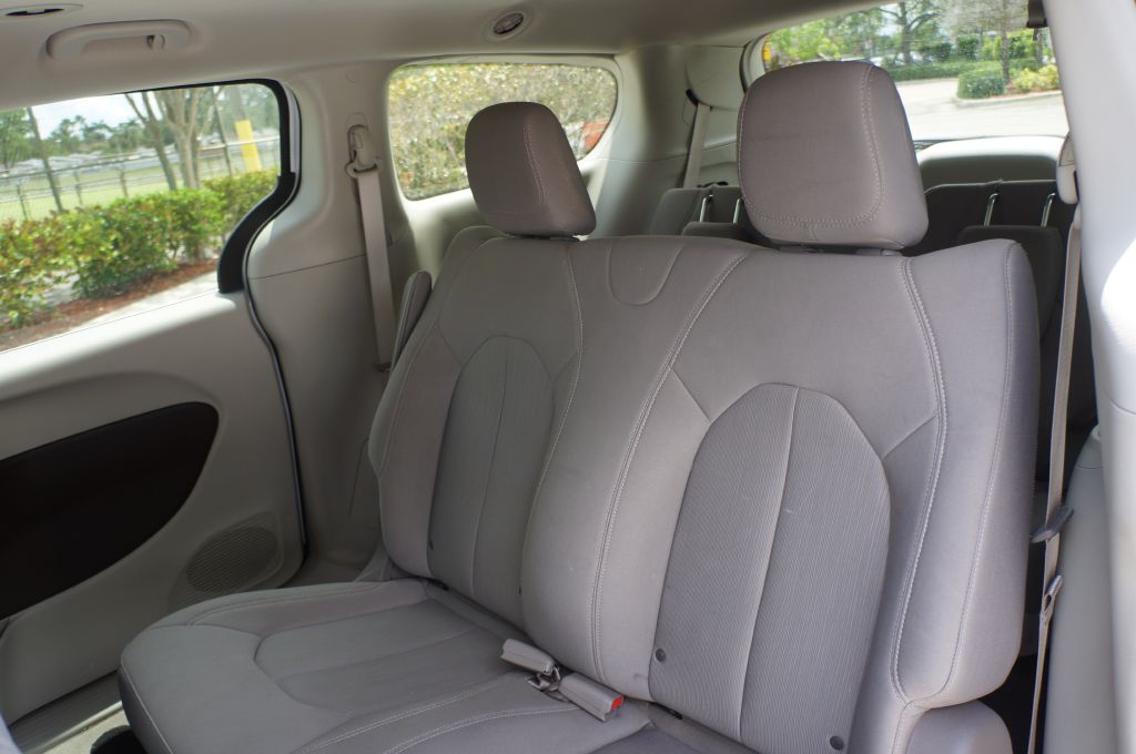 Photo 31 of this CHRYSLER VOYAGER L