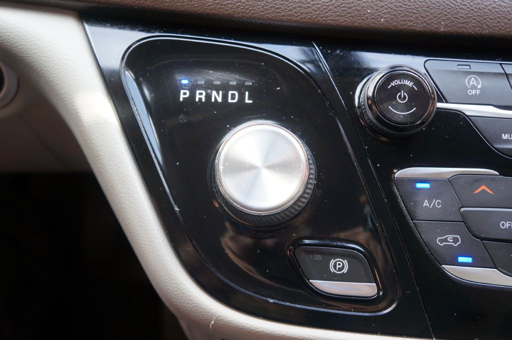 Photo 43 of this CHRYSLER VOYAGER L