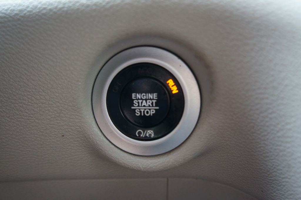 Photo 44 of this CHRYSLER VOYAGER L