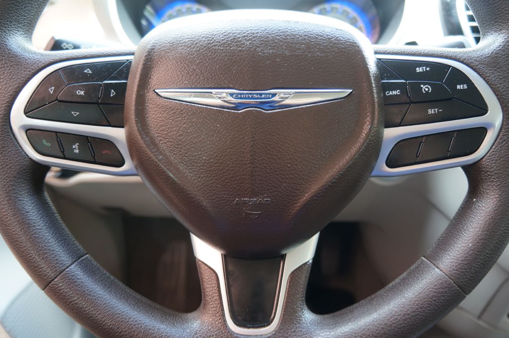 Photo 46 of this CHRYSLER VOYAGER L