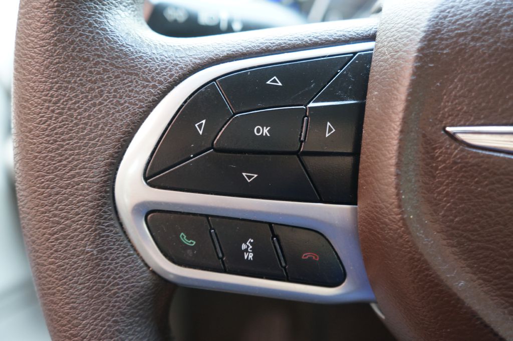 Photo 45 of this CHRYSLER VOYAGER L
