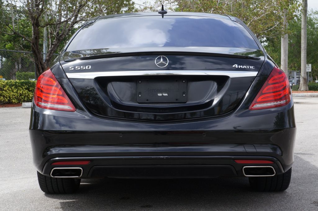 Photo 12 of this MERCEDES-BENZ S-CLASS