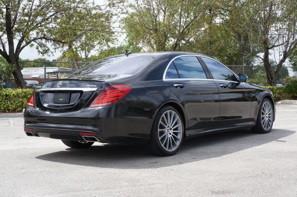 Photo 13 of this MERCEDES-BENZ S-CLASS