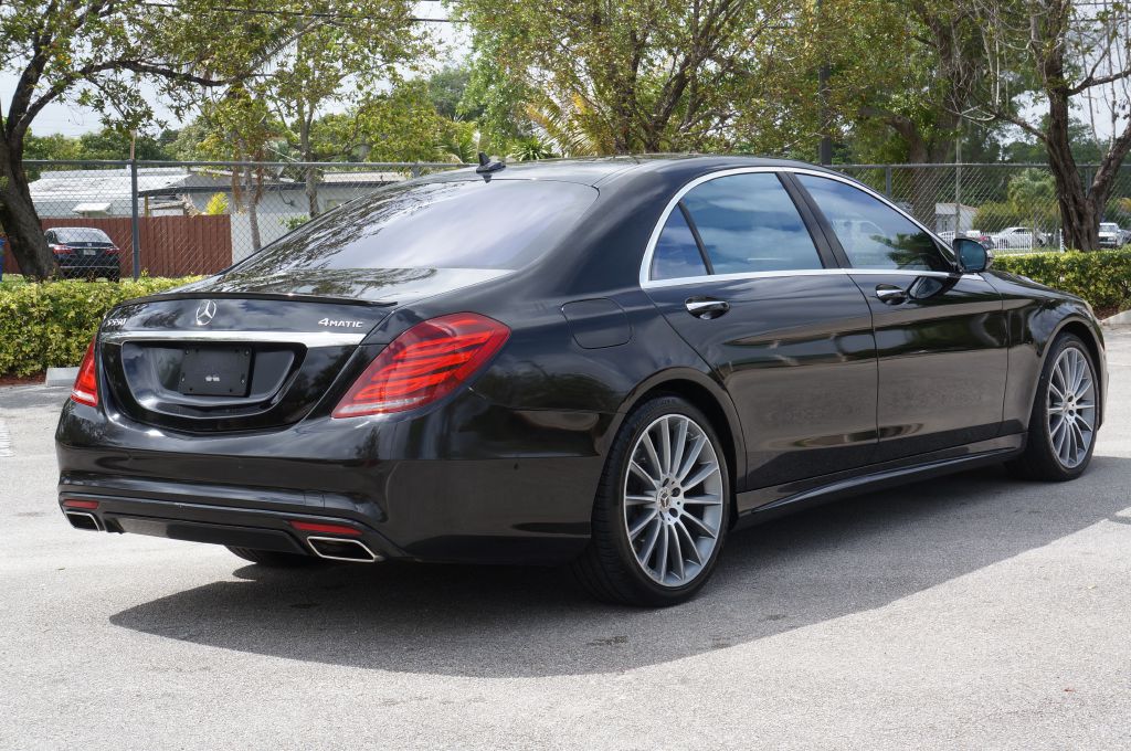 Photo 14 of this MERCEDES-BENZ S-CLASS