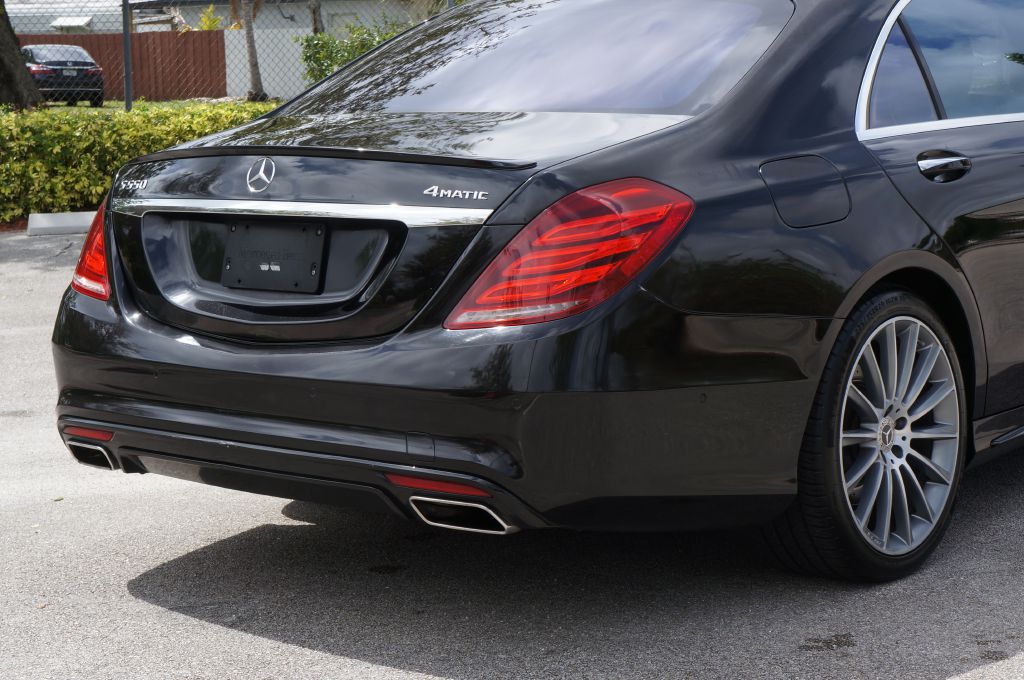 Photo 18 of this MERCEDES-BENZ S-CLASS