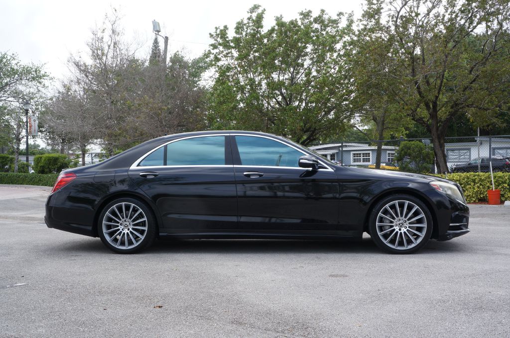 Photo 15 of this MERCEDES-BENZ S-CLASS