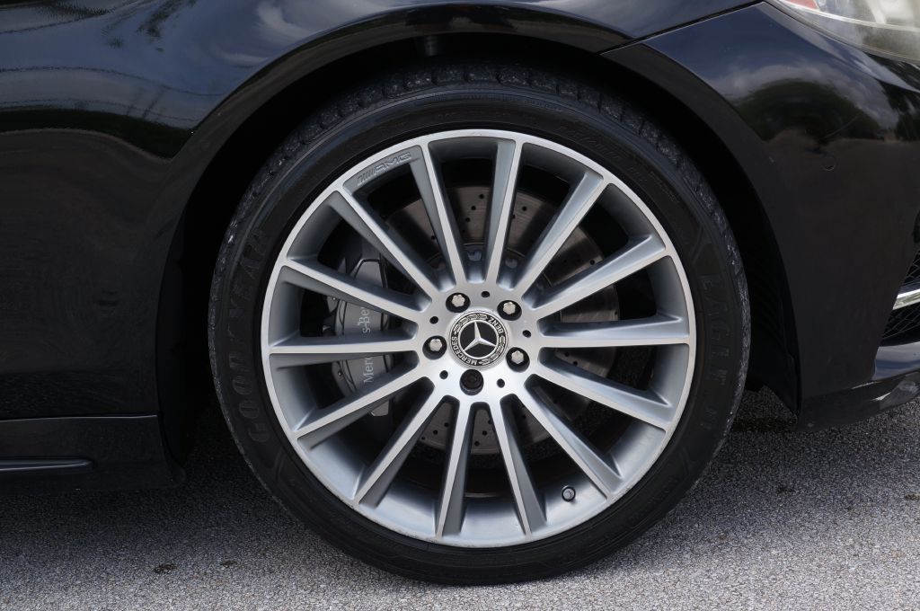 Photo 22 of this MERCEDES-BENZ S-CLASS