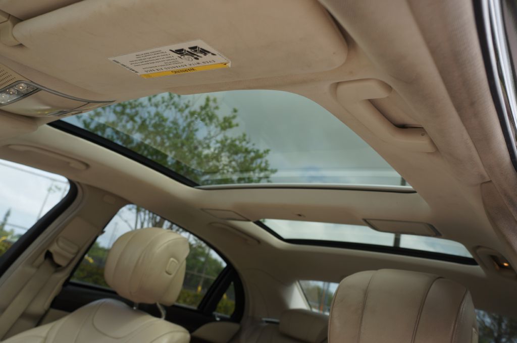 Photo 33 of this MERCEDES-BENZ S-CLASS