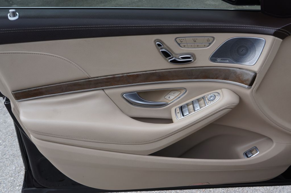 Photo 24 of this MERCEDES-BENZ S-CLASS