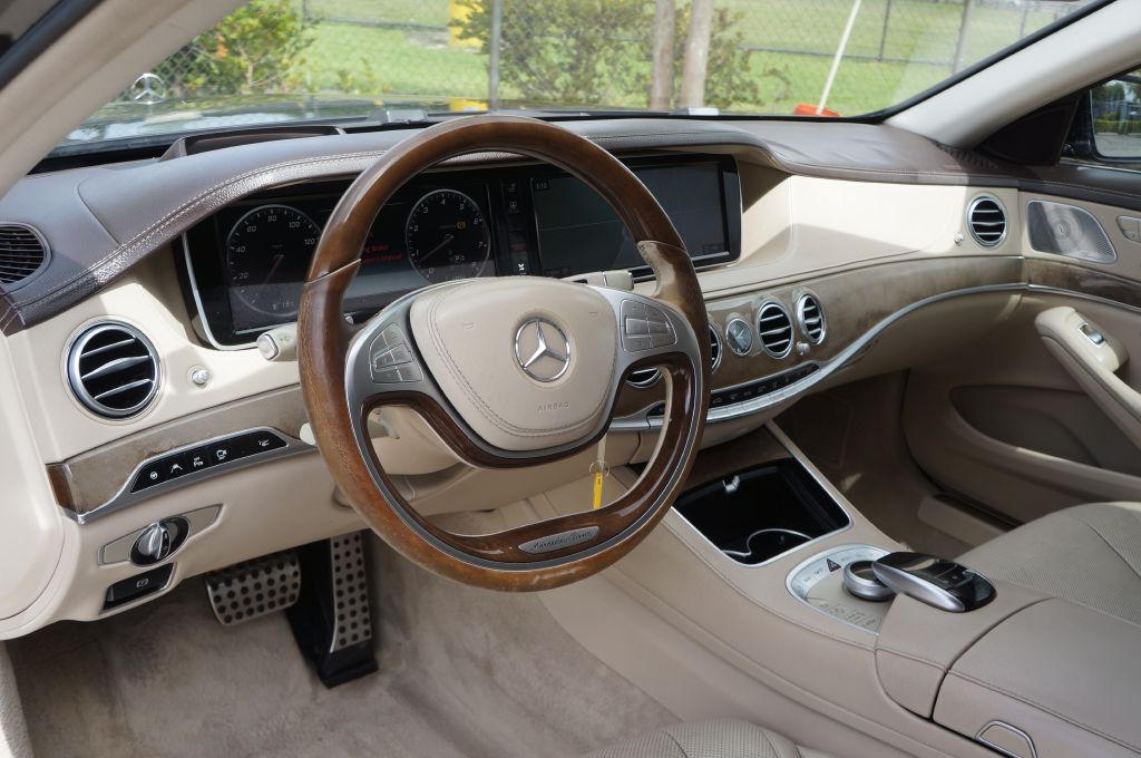 Photo 27 of this MERCEDES-BENZ S-CLASS