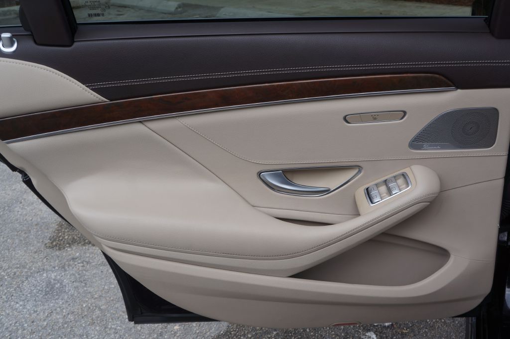 Photo 30 of this MERCEDES-BENZ S-CLASS