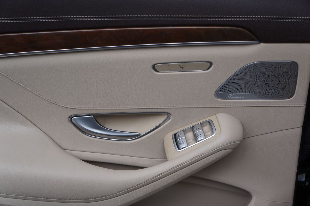 Photo 31 of this MERCEDES-BENZ S-CLASS