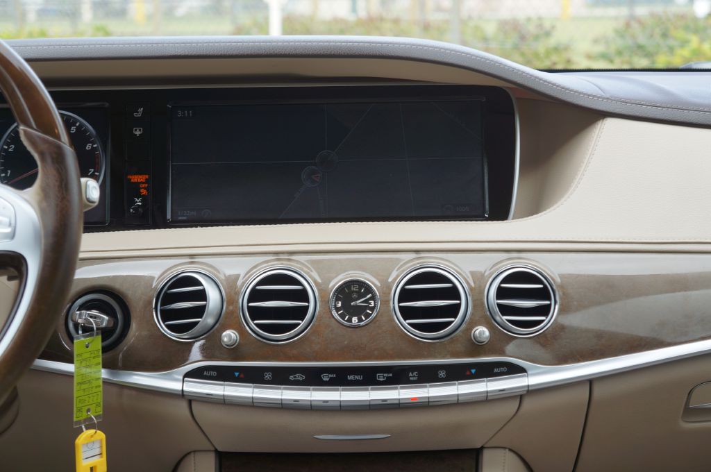 Photo 36 of this MERCEDES-BENZ S-CLASS