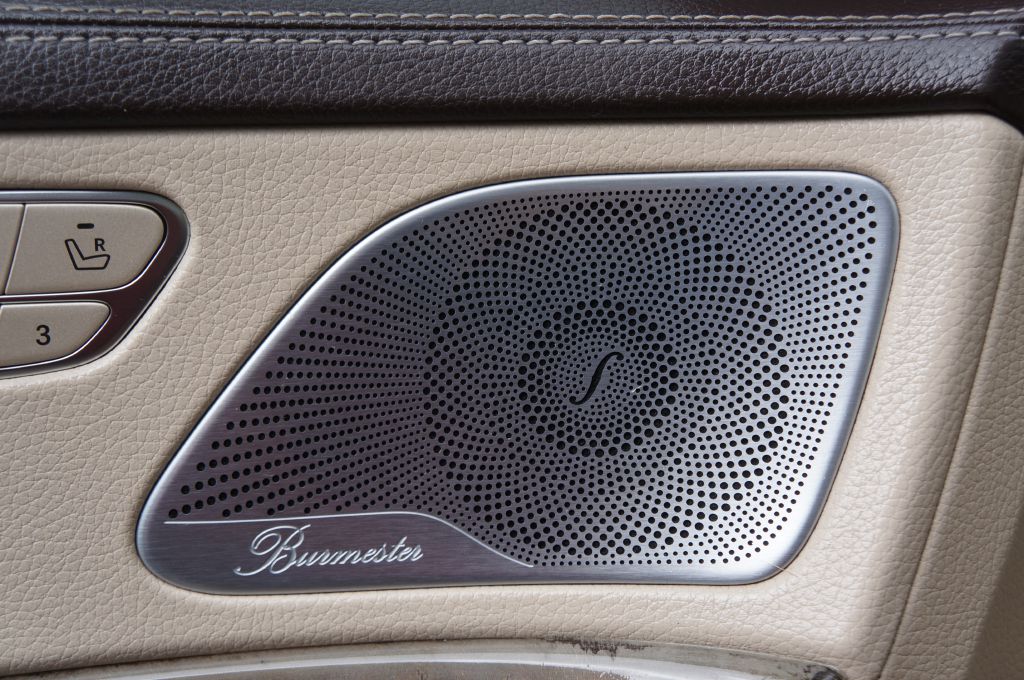 Photo 26 of this MERCEDES-BENZ S-CLASS